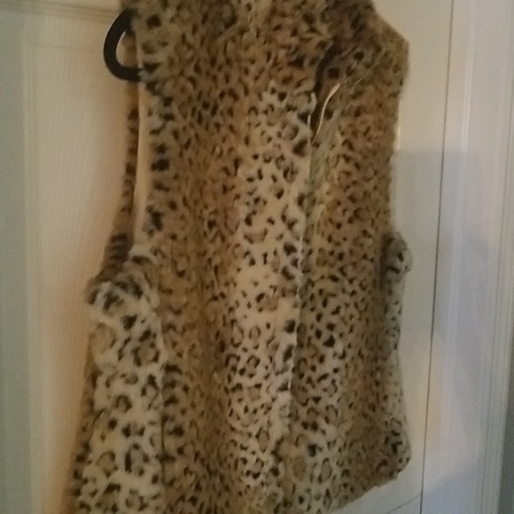 Faux fur vest - Picture 3 of 6